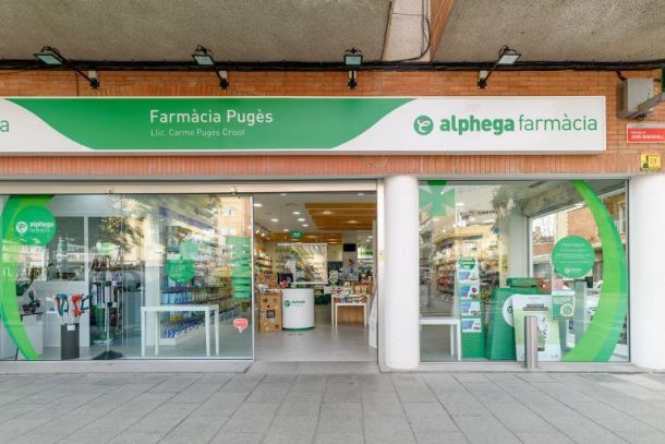 WOW-FARMACIA-PUGES-FACHADA-768x513