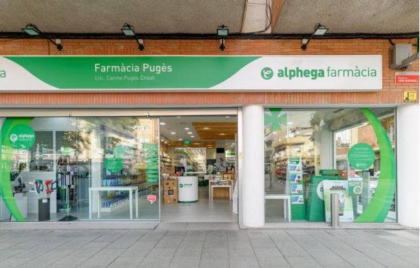 WOW-FARMACIA-PUGES-FACHADA-768x513